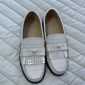 Ann Taylor Weekend Collection Kiltie Crocodile Loafers – Pearl Shadow-